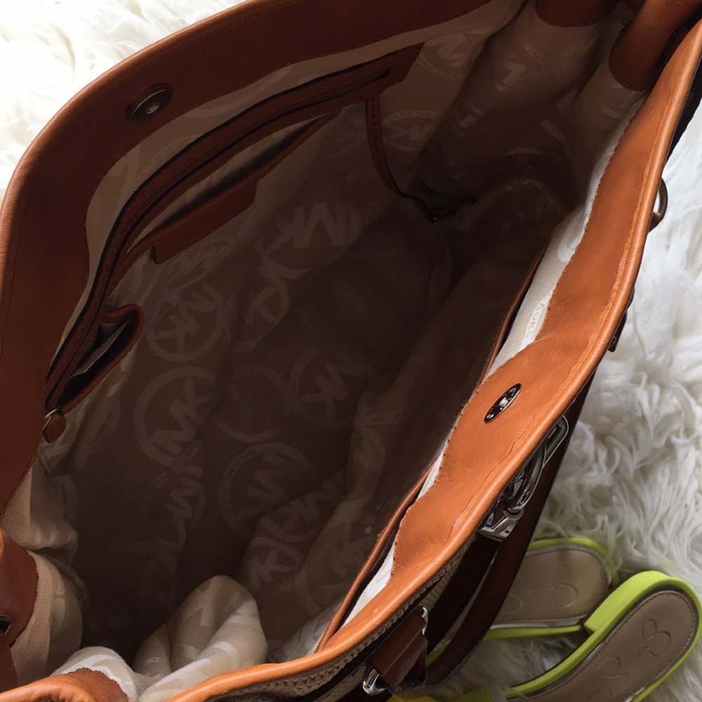 NWTMichael Michael Kors Hamilton Luggage Tote - Picture 7 of 8